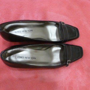 Jones New York Black Leather Kitten Heal Pumps